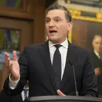 Human or AI bot? Ottawa consulting on transparency of AI systems