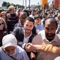 As Abdul El-Sayed breaks a barrier, anti-Muslim vitriol surges on multiple fronts