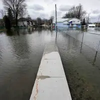 Feds reports progress on climate adaptation but climate groups say it isn't enough
