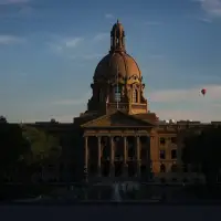 Alberta's Smith to meet with U.S. officials next week amid trade war