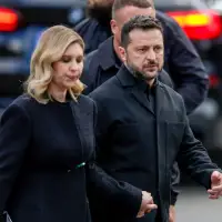 Ukrainian President Volodymyr Zelenskyy arrives in Calgary ahead of Carney meeting
