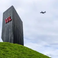 CP NewsAlert: Carney wants private investors to run Canada's four largest airports