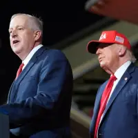 Trump pushes his $5,000 'dividend' pledge if GOP wins midterms. Republican candidates, not as much