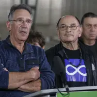 Manitoba men switched at birth receive $250,000 settlement from province