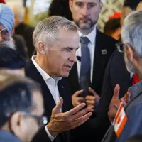 Carney hits Calgary to stump for unity, gets swarmed by selfie-seeking well-wishers