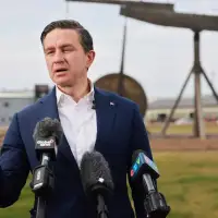 Poilievre defends referendum, promotes pro-Canada vote