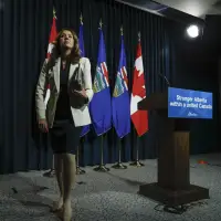 Alberta Premier Smith tells UCP separatists to toe pro-Canada line or find new party