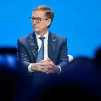 Macklem Ensnared by Market Pricing and Will Hike, Economists Say