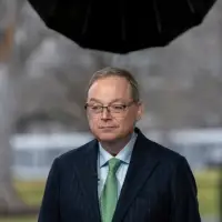 Top Trump adviser blames Alberta referendum for trade deal delay