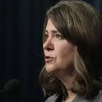 Premier Smith, Alberta Next panel face hecklers, supporters at fiery Edmonton event