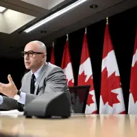 Public servant 'scared' to retire due to problems with Phoenix pay system