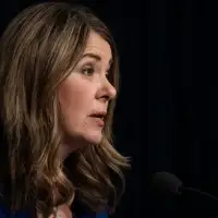 Alberta's Smith says Opposition should have warned her of privacy breach at a meeting attended by one of her caucus staffers