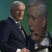 Stephen Harper's official portrait to be unveiled today