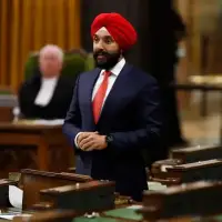 Sources say Navdeep Bains being courted to enter Ontario Liberal leadership race