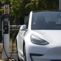B.C. noncommittal on following PM Carney's pause on federal EV sales mandate