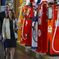 Alberta's Smith says province pausing its gasoline tax as of Oct. 1