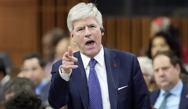 Hodgson says Ottawa is close to providing clarity on B.C. tanker ban