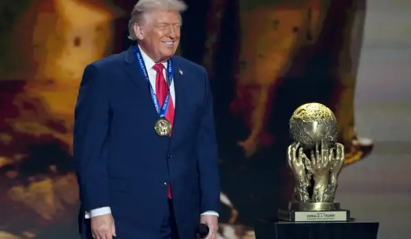 Trump says he will ‘discuss trade’ with Carney, Sheinbaum