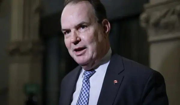 House leader says Liberals are still courting opposition MPs to cross the floor