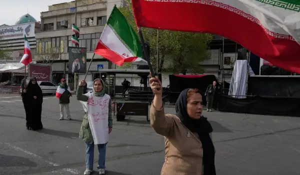 Carney: Canada might help vessels sail Strait of Hormuz if there is a ceasefire