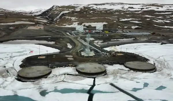 Ottawa to pull plug on Arctic naval facility
