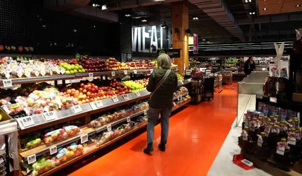 Liberals announce national food strategy meant to expand choice, lower prices