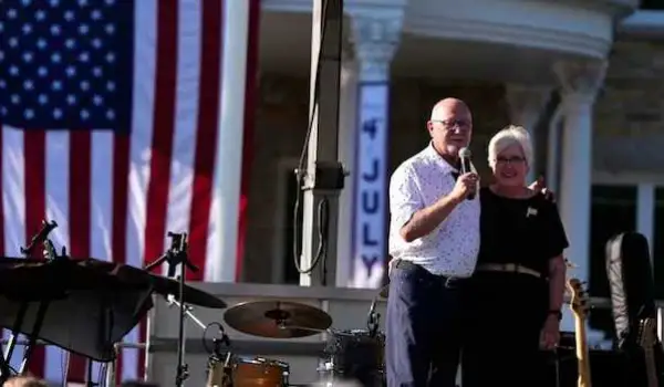 Ambassador Hoekstra wants American booze back on Canadian shelves next year