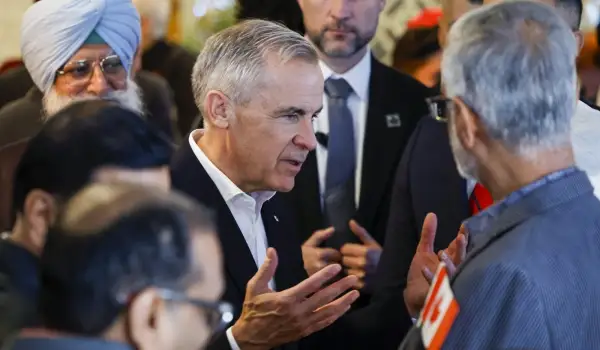 Carney hits Calgary to stump for unity, gets swarmed by selfie-seeking well-wishers